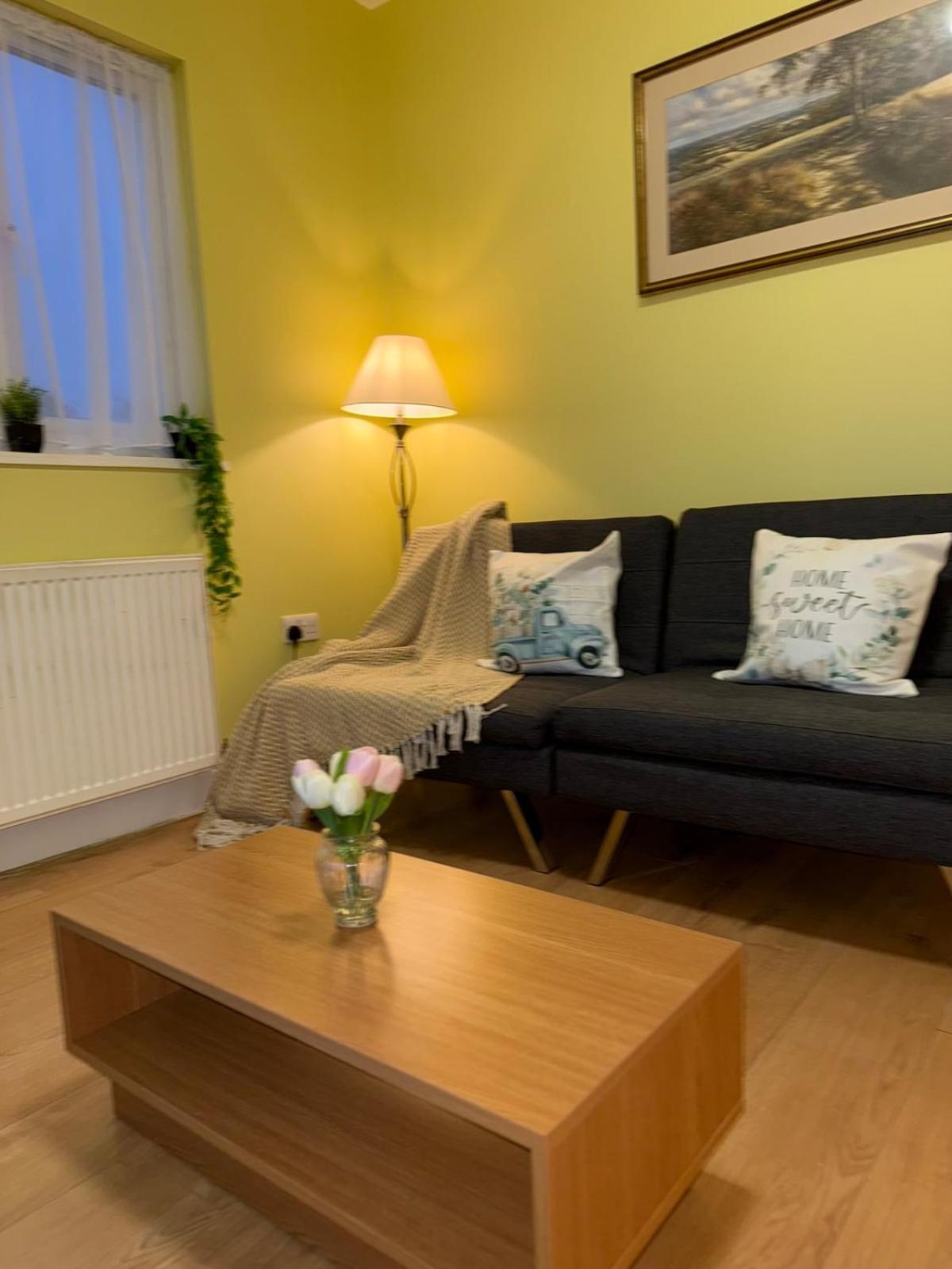 2 Bedroom Luxe London Apartment