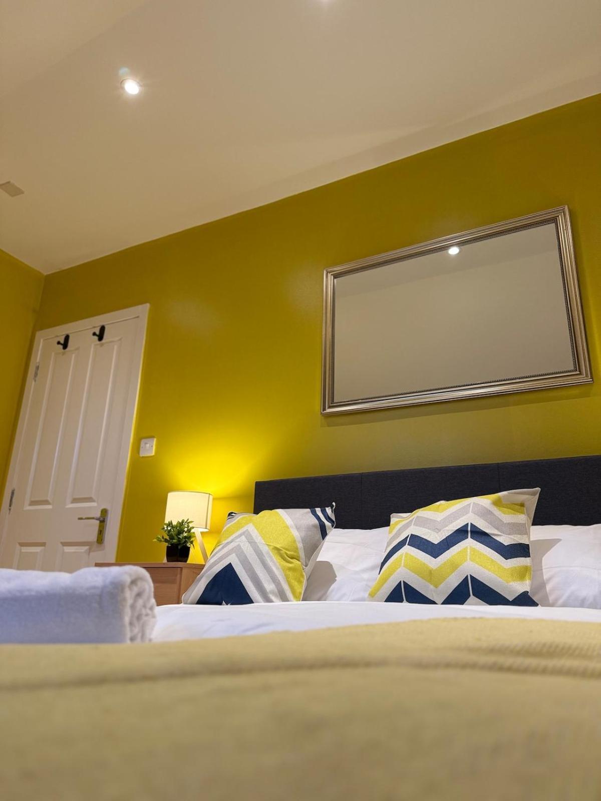2 Bedroom Luxe London Apartment