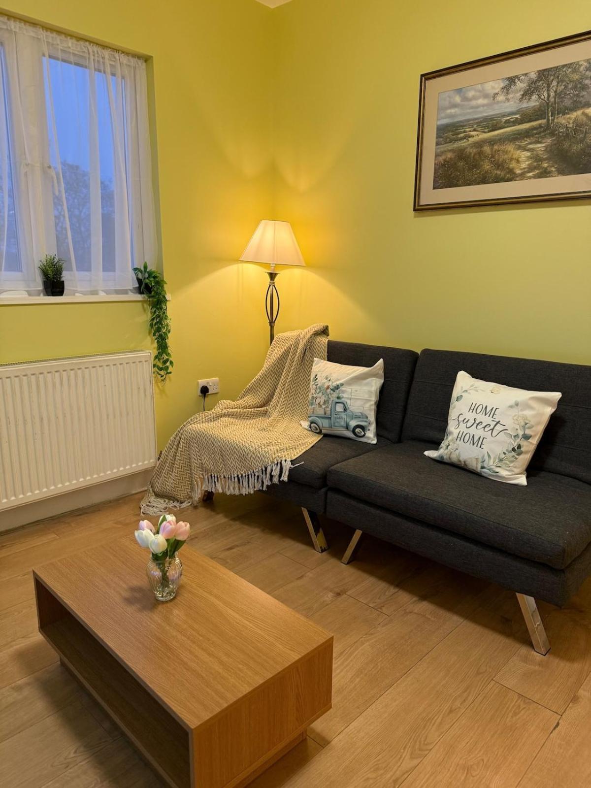 2 Bedroom Luxe London Edmonton